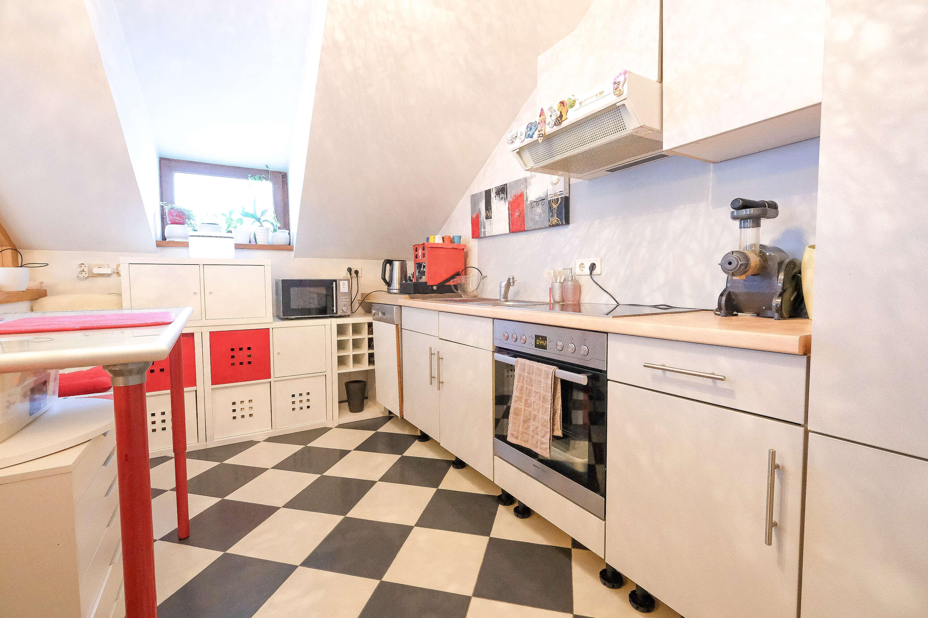 Lana: älteres Reihenhaus mit Garage zu verkaufen
